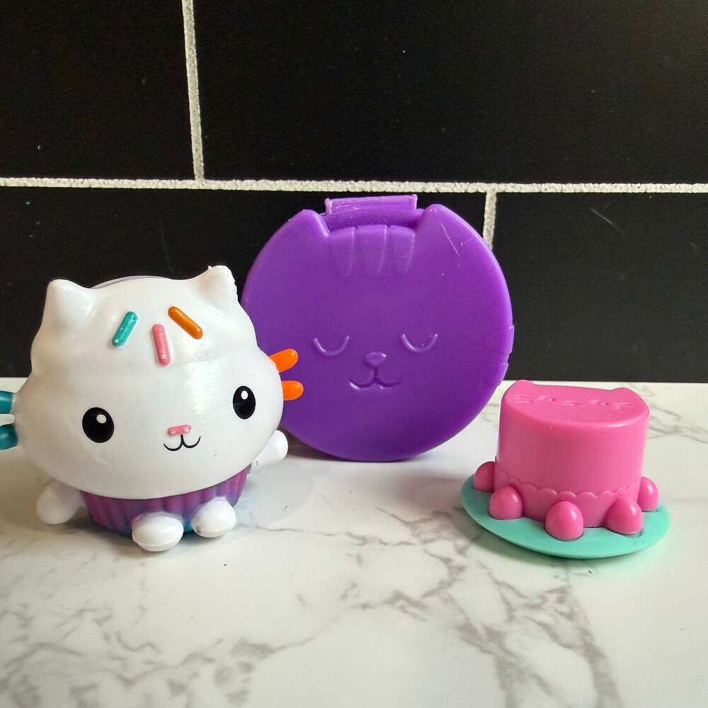 Gabbys Dollhouse Cakey Cat Mini Clip On Playset Figure Case